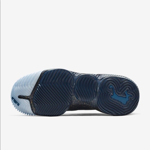 Lebron 16 Low - Picture 3 of 7